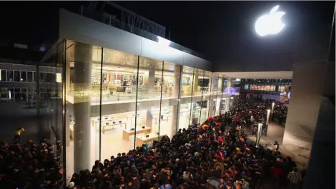 China apple queues 2