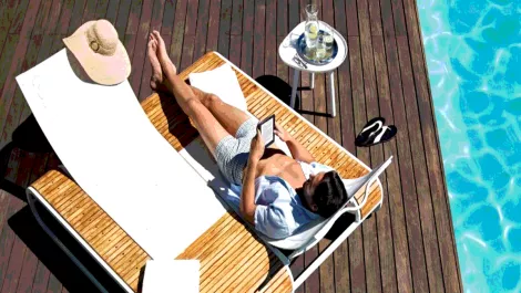 Ever wanted to read underwater? Now you can with the waterproof Aura H2O eReader