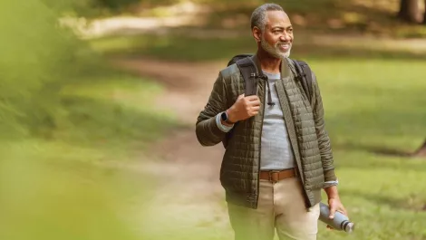 Fitbit sense lifestyle outdoor hiking carbon mh 0262